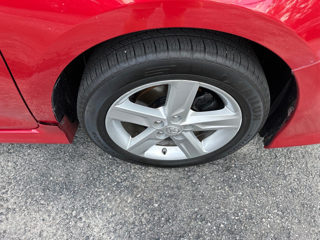 2013 Toyota Camry Image 20