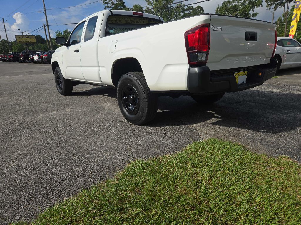 2018 Toyota Tacoma Image 3