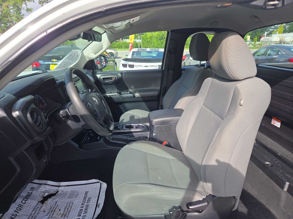 2018 Toyota Tacoma Image 10