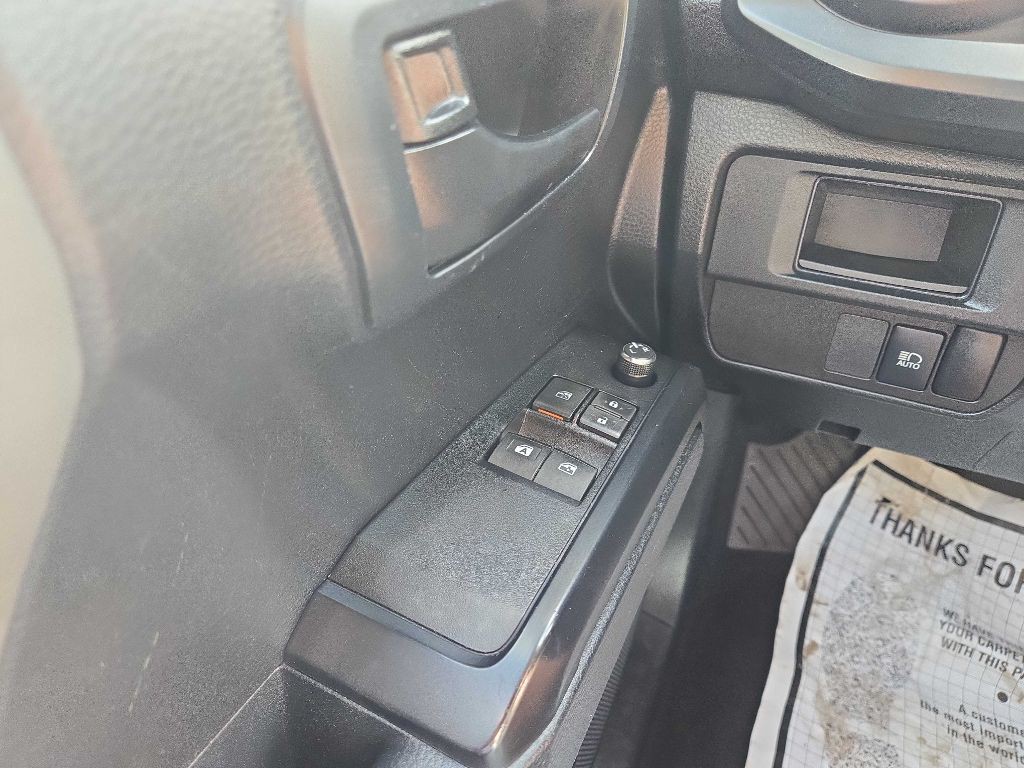 2018 Toyota Tacoma Image 18