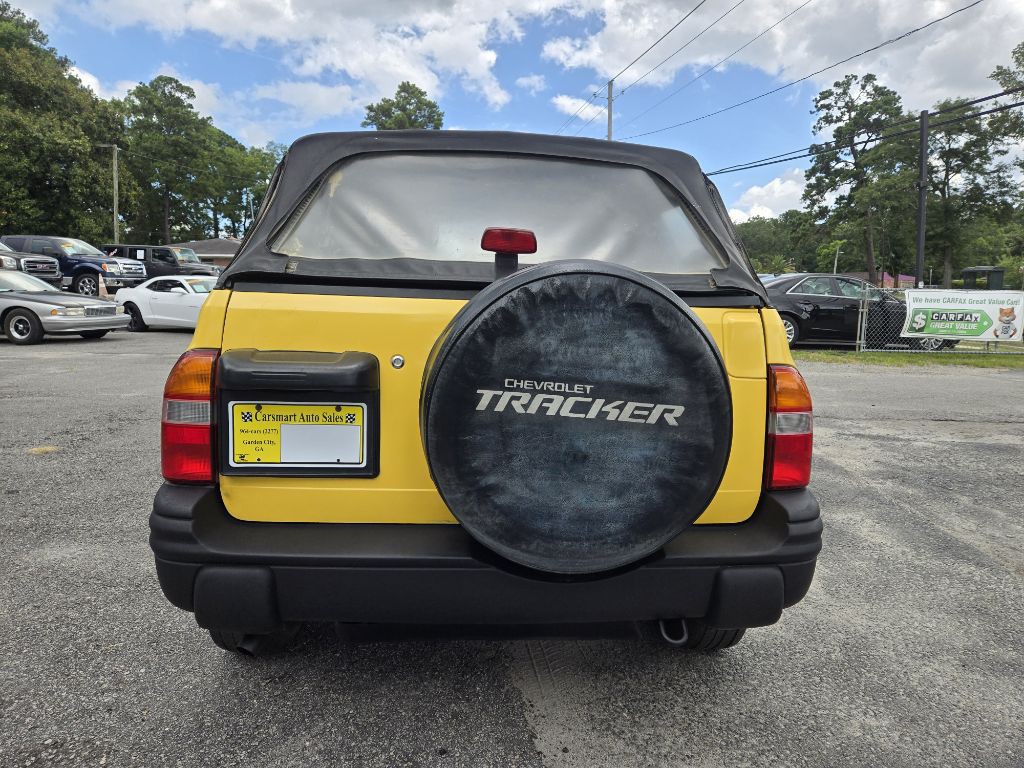 2003 Chevrolet Tracker Image 4