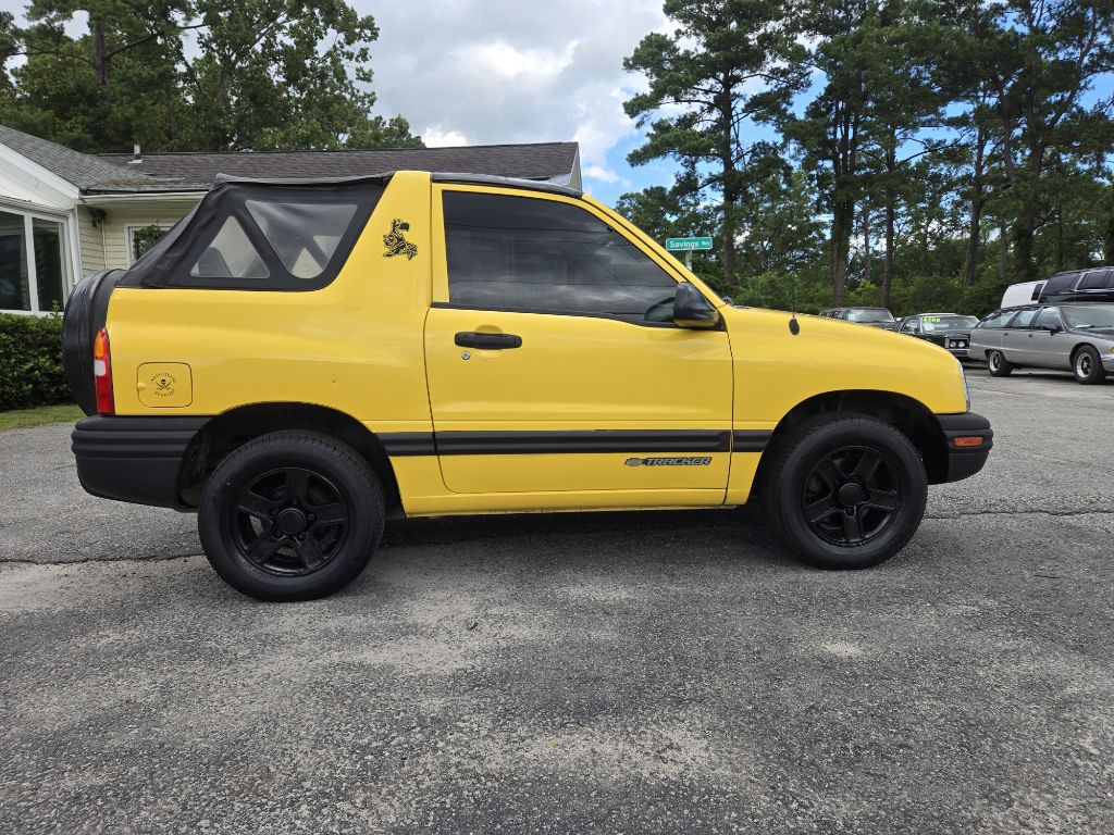 2003 Chevrolet Tracker Image 6