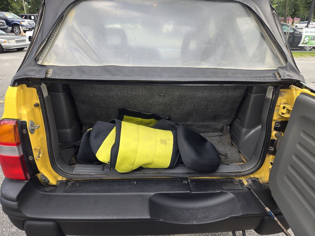 2003 Chevrolet Tracker Image 18