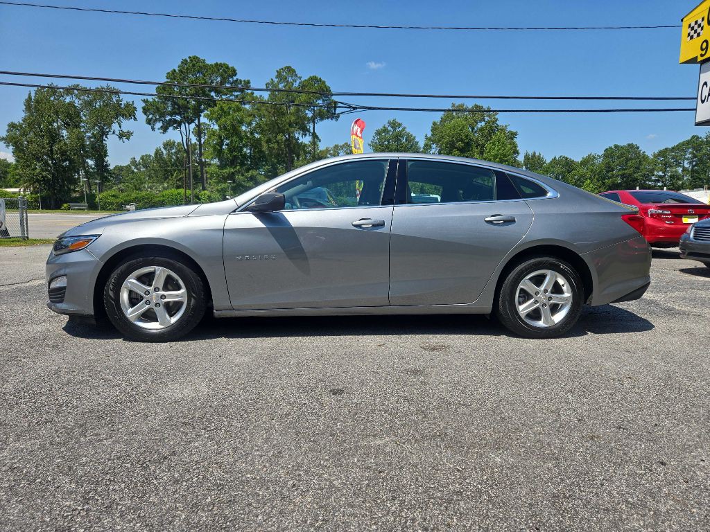 2023 Chevrolet Malibu Image 2