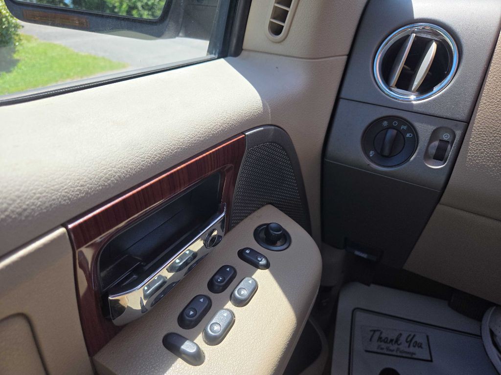 2005 Ford F-150 Image 16