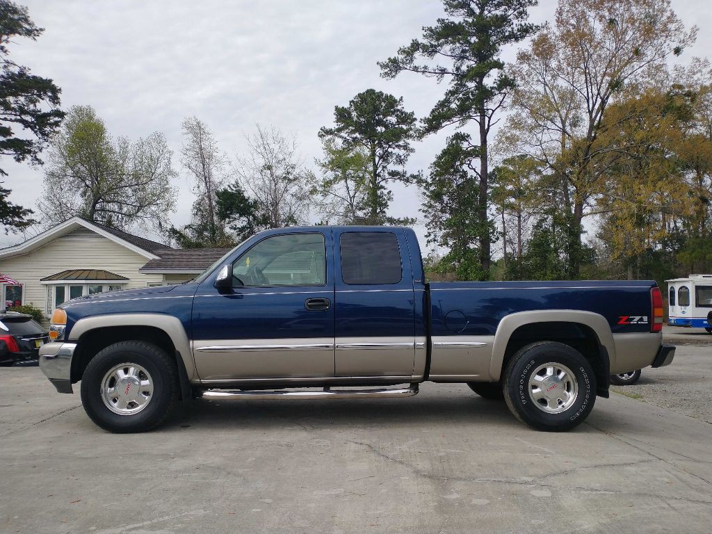 2002 GMC Sierra Image 2