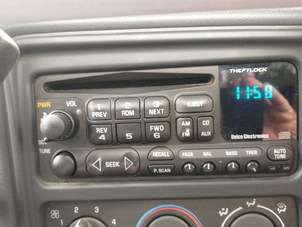2002 GMC Sierra Image 13
