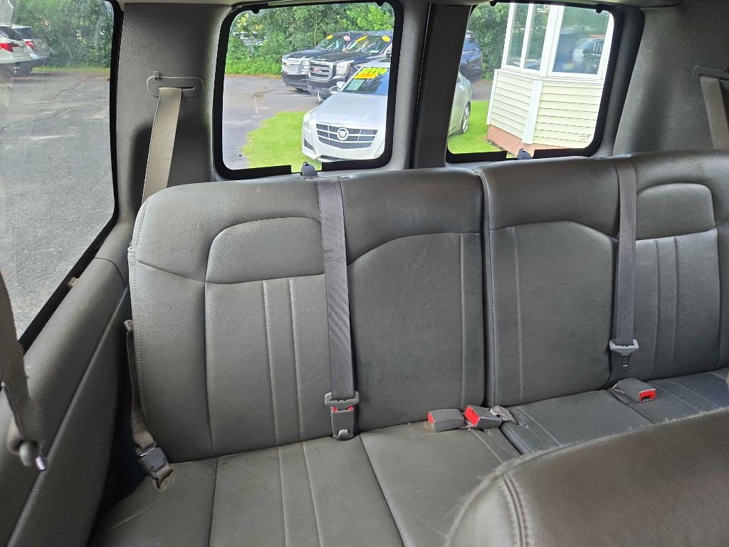 2016 Chevrolet Express Image 12