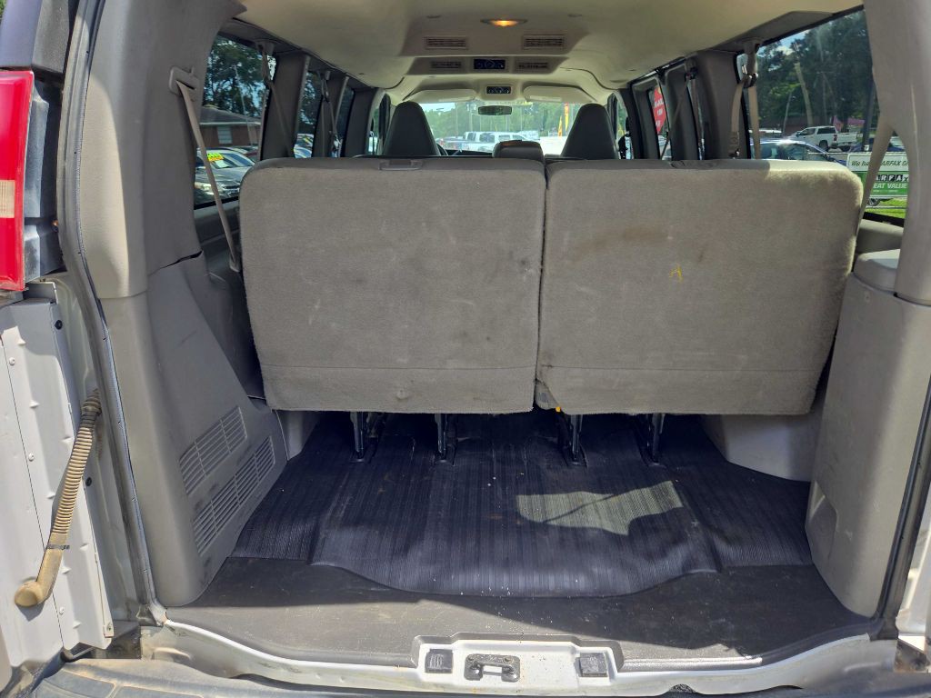 2016 Chevrolet Express Image 19