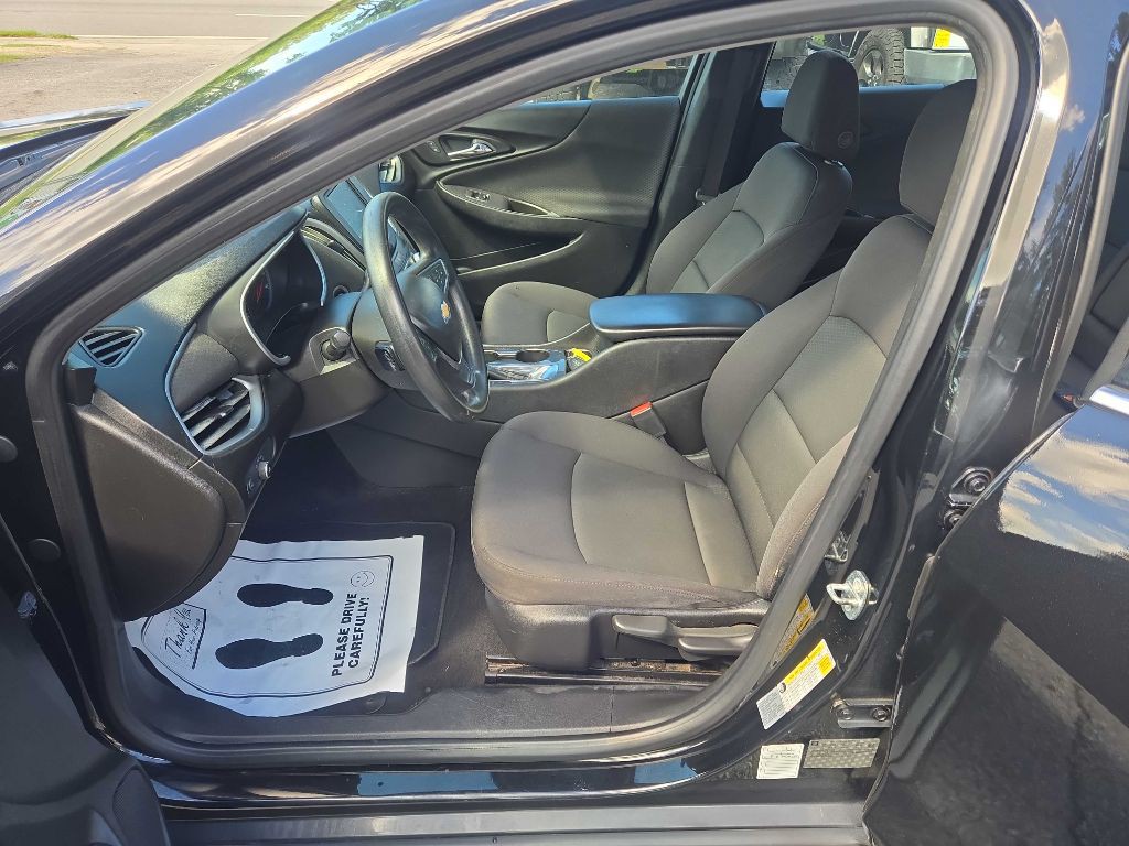 2017 Chevrolet Malibu Image 10
