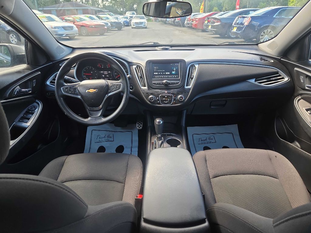 2017 Chevrolet Malibu Image 9