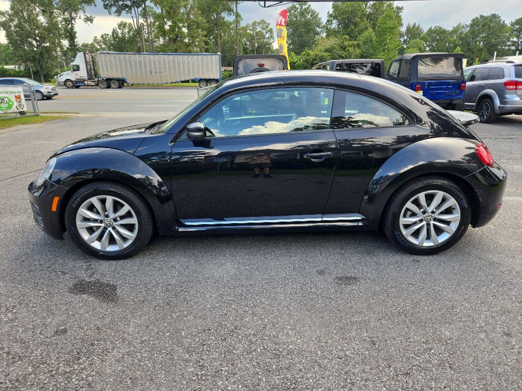 2017 Volkswagen Beetle Image 2