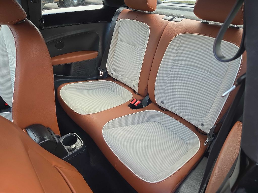 2017 Volkswagen Beetle Image 11