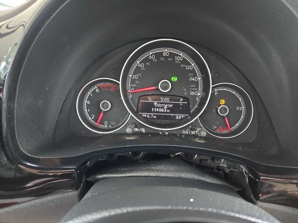 2017 Volkswagen Beetle Image 12