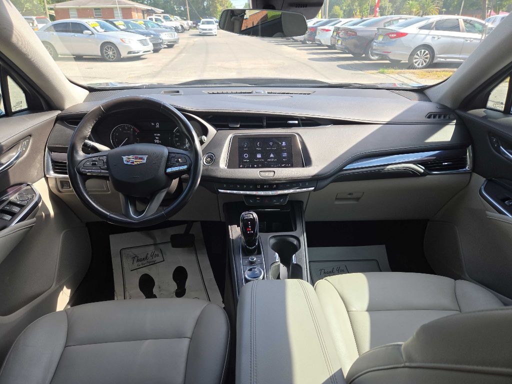 2023 Cadillac XT4 Image 9