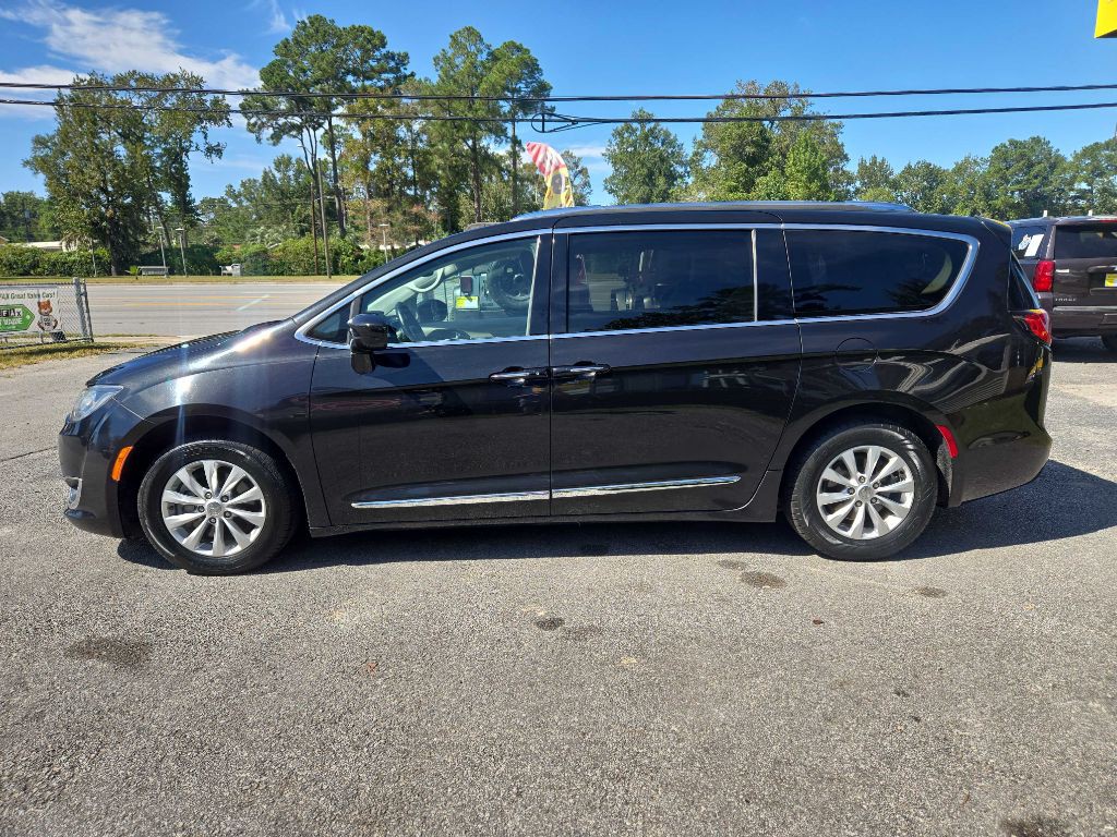 2019 Chrysler Pacifica Image 2
