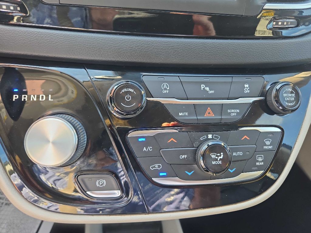 2019 Chrysler Pacifica Image 16