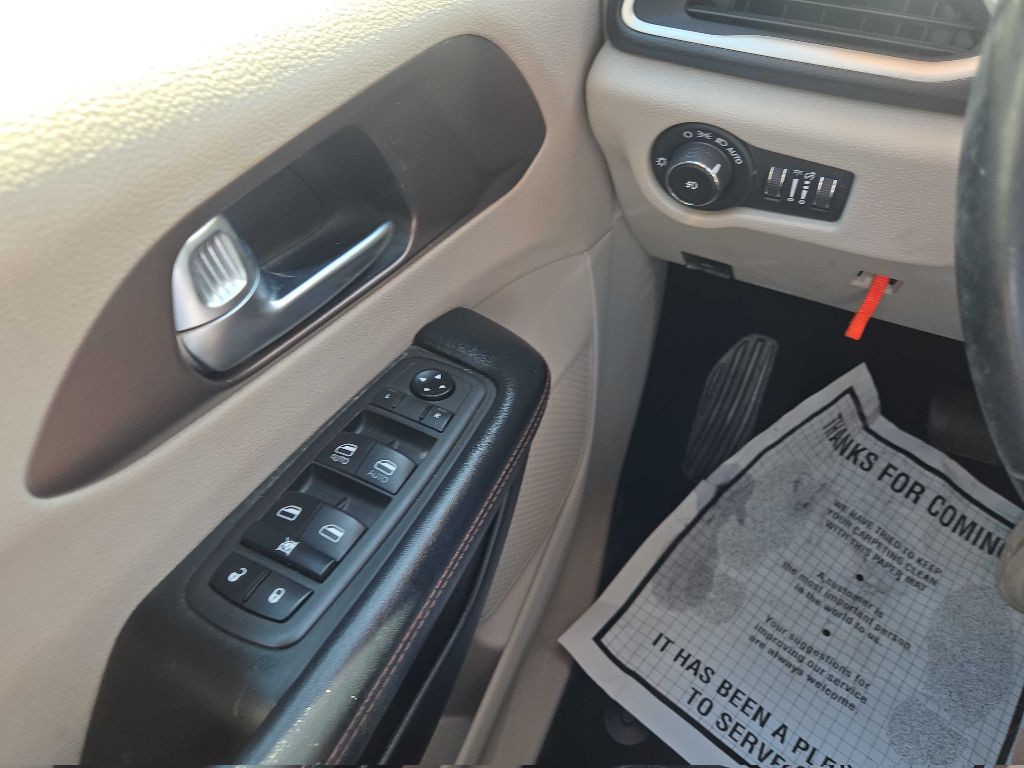 2019 Chrysler Pacifica Image 17