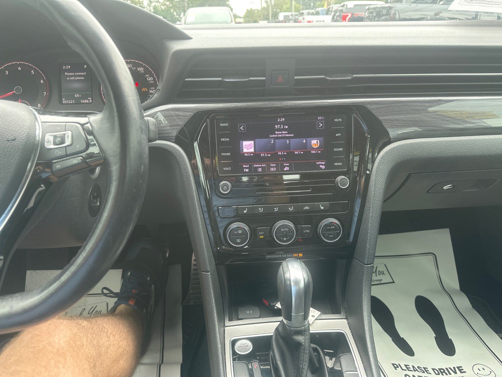 2020 Volkswagen Passat Image 10