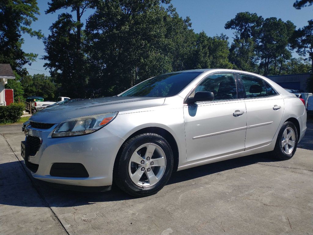 2015 Chevrolet Malibu Image 2