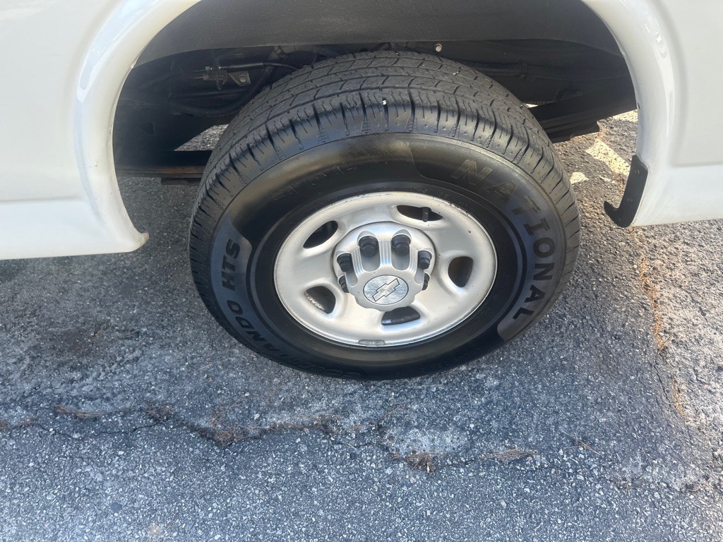 2020 Chevrolet Express Image 17