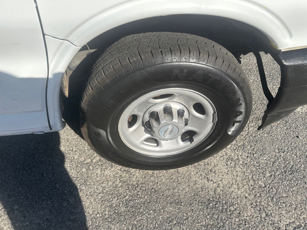 2020 Chevrolet Express Image 19