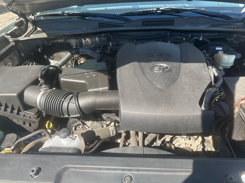 2016 Toyota Tacoma Image 16