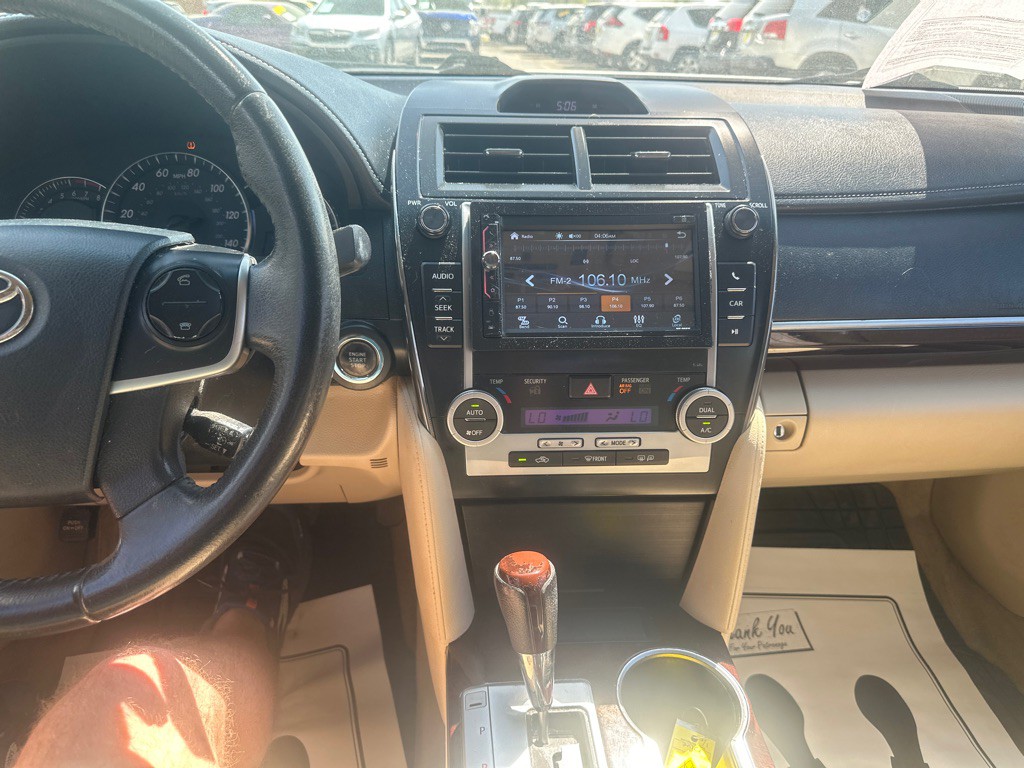 2012 Toyota Camry Image 10