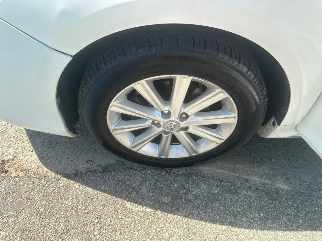 2012 Toyota Camry Image 17