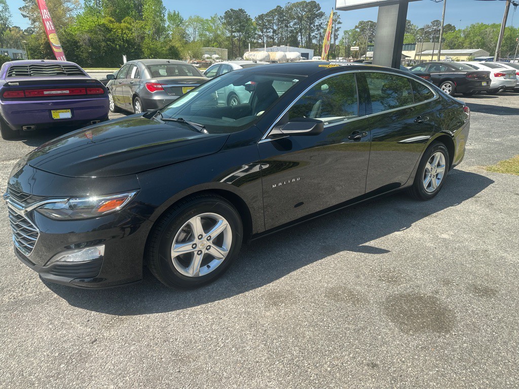 2022 Chevrolet Malibu Image 1