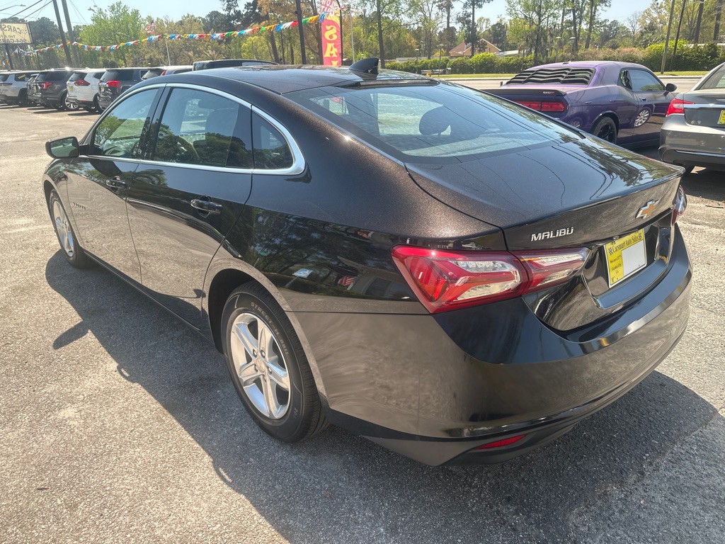2022 Chevrolet Malibu Image 3