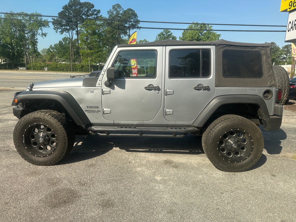 2013 Jeep Wrangler Unlimited Image 2