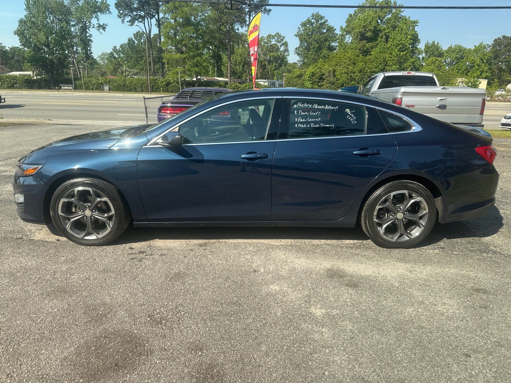 2021 Chevrolet Malibu Image 2