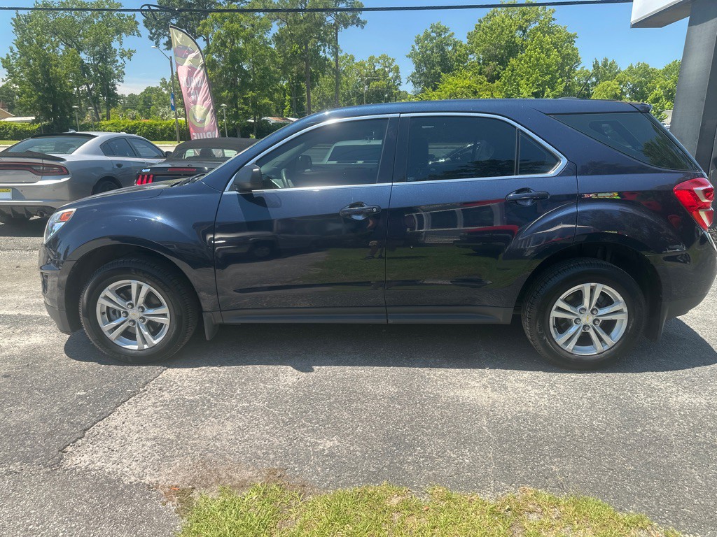 2017 Chevrolet Equinox Image 2