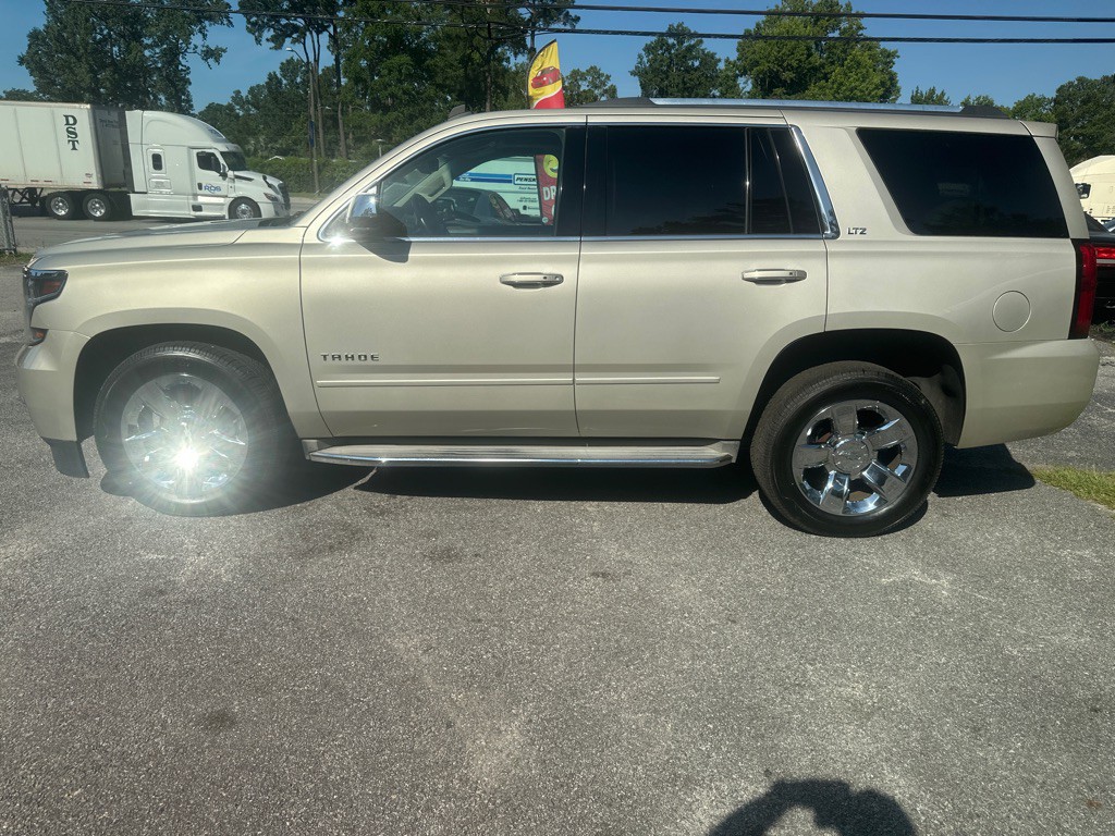 2015 Chevrolet Tahoe Image 2