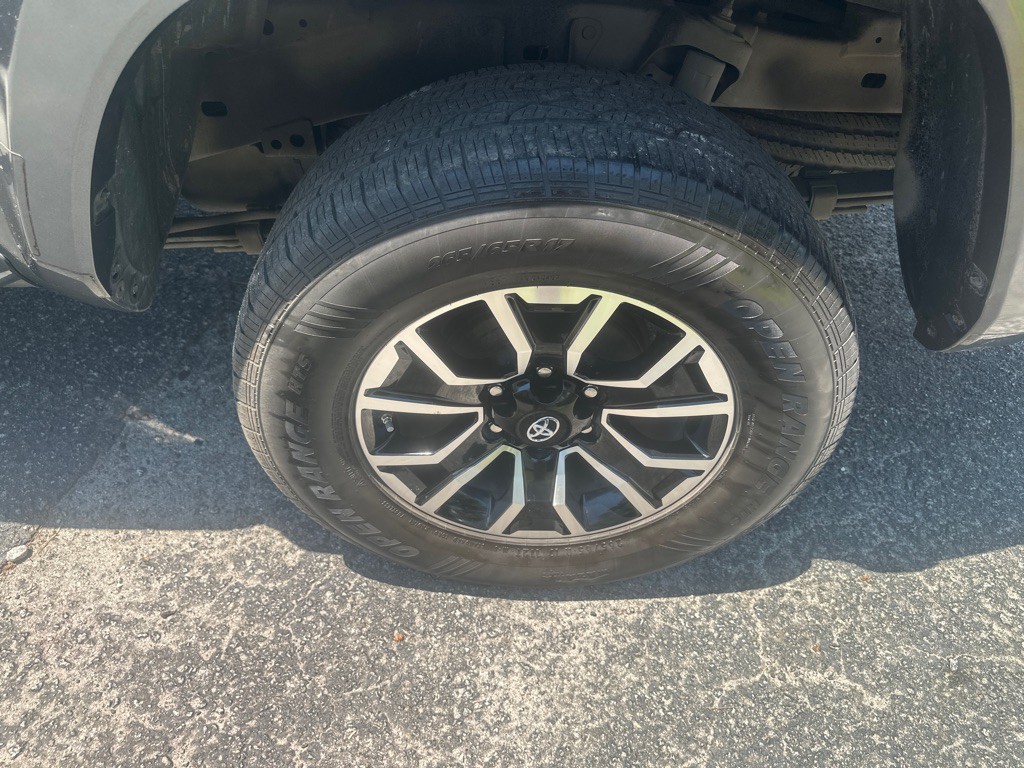 2020 Toyota Tacoma Image 18