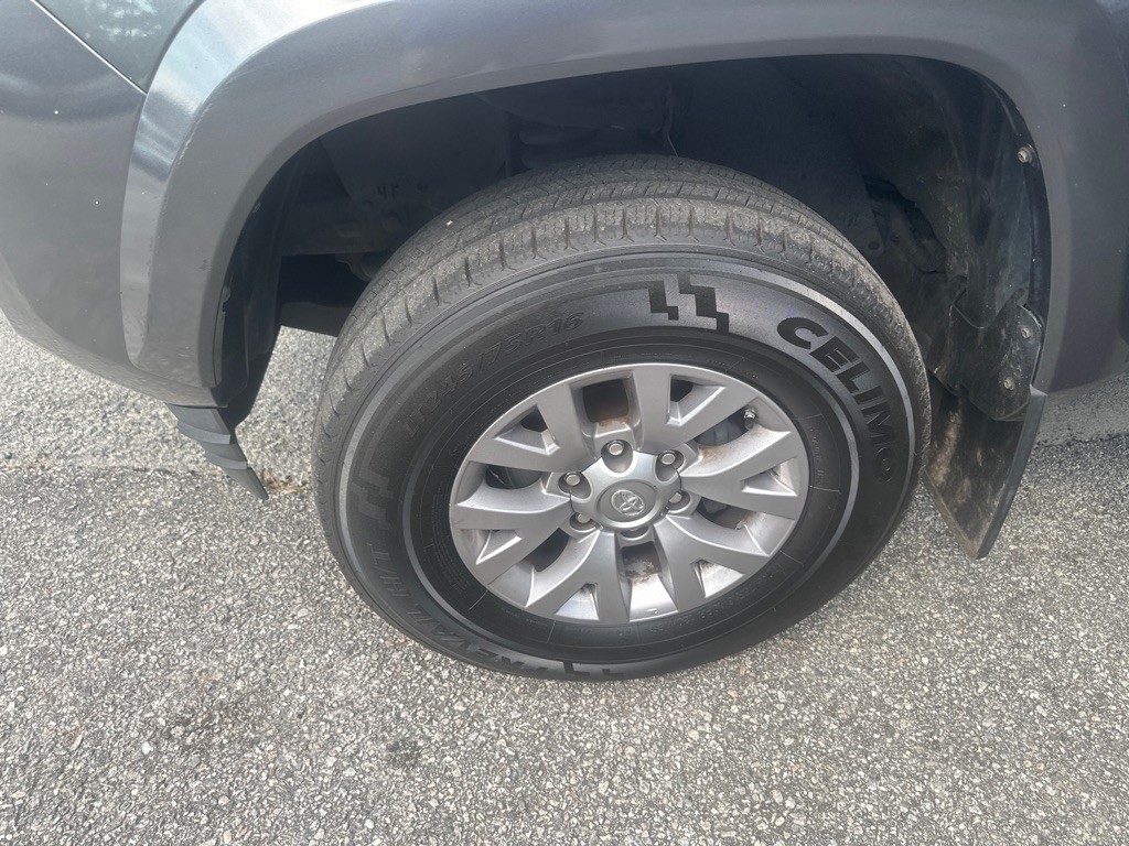 2019 Toyota Tacoma Image 17