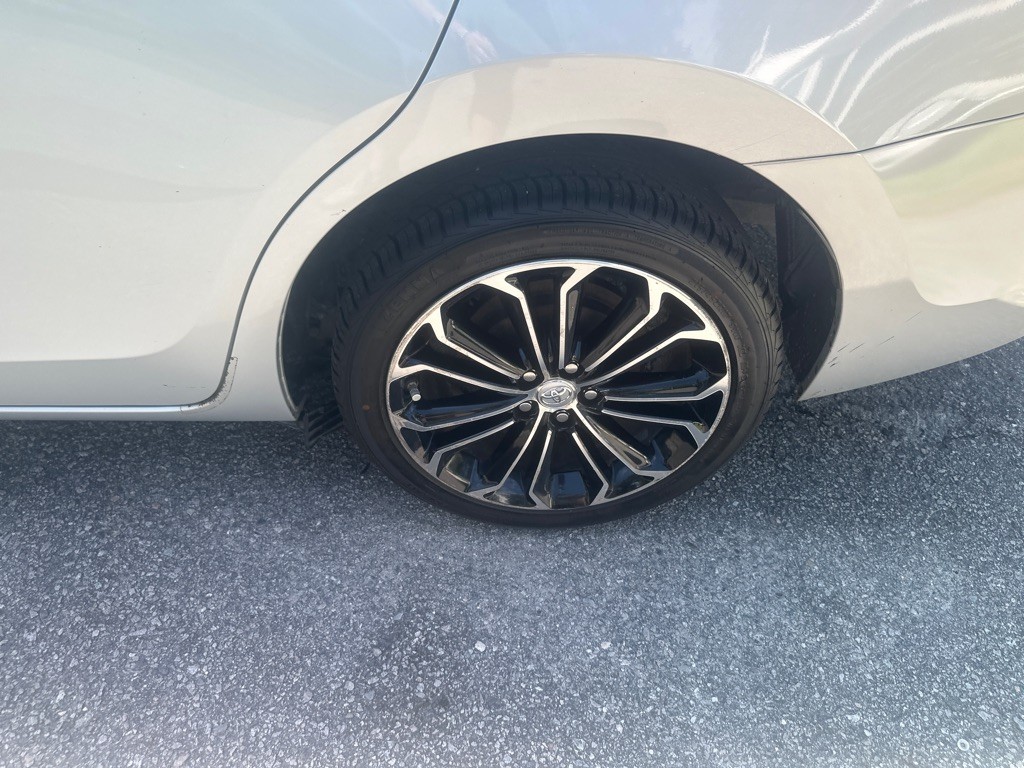 2016 Toyota Corolla Image 18