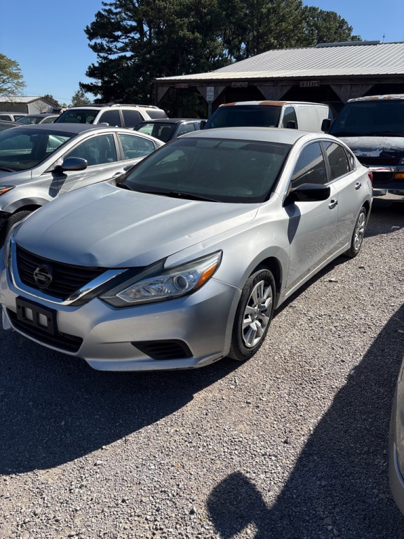 2016 Nissan Altima Image 1