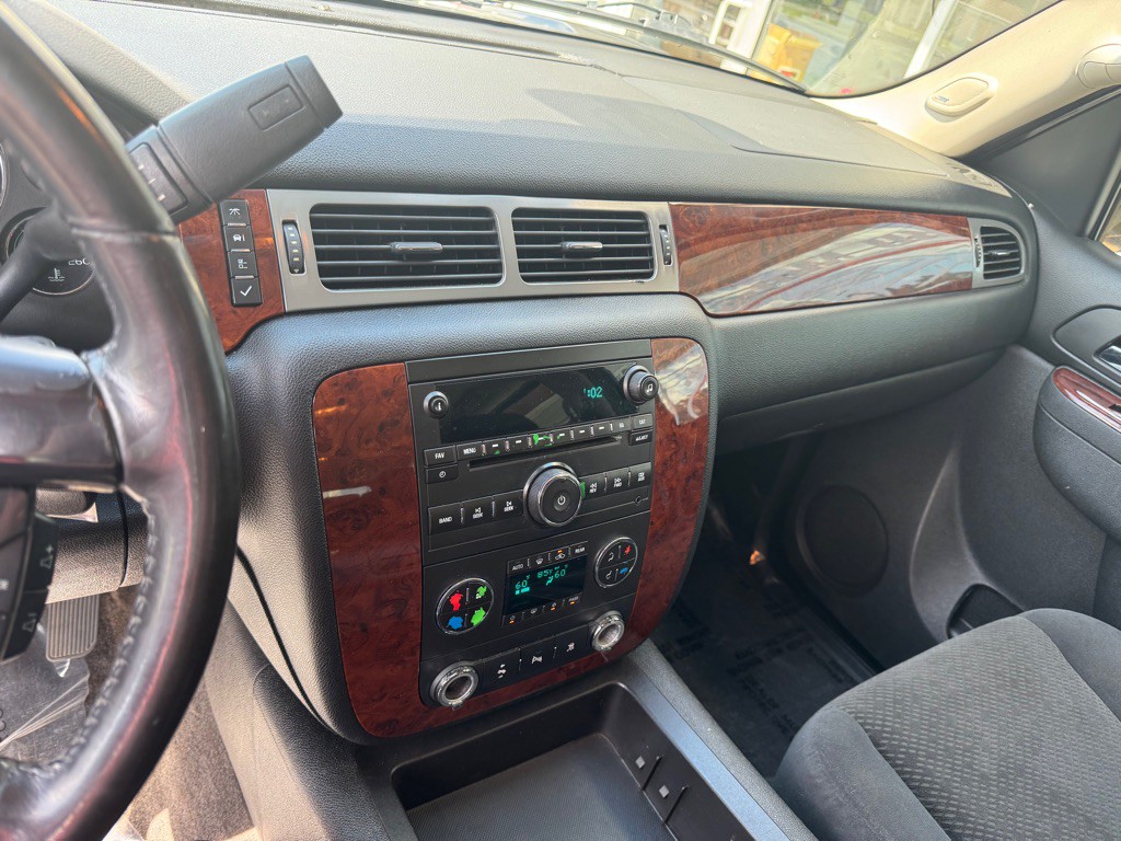 2010 Chevrolet Tahoe Image 12