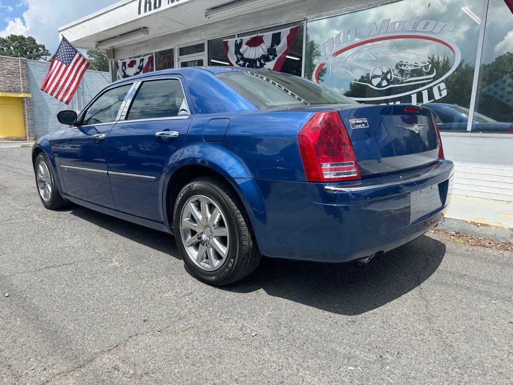2010 Chrysler 300 Image 3