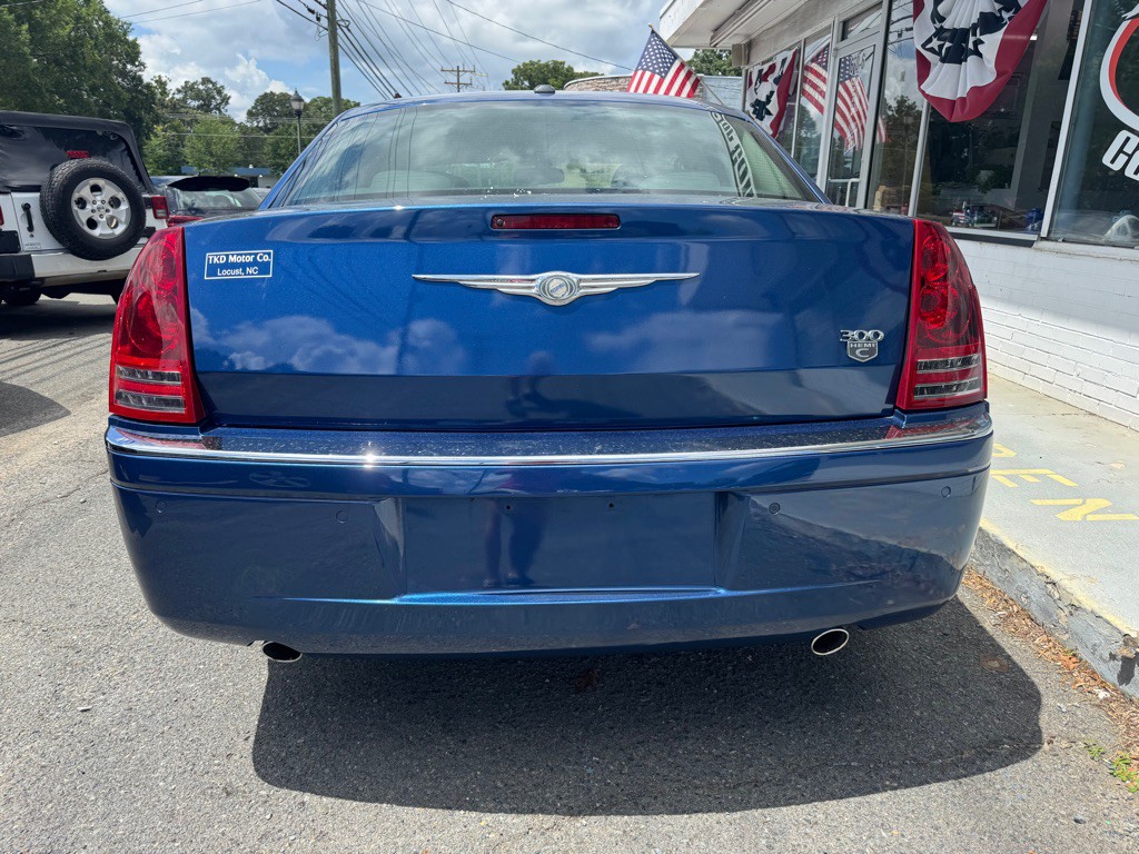 2010 Chrysler 300 Image 5