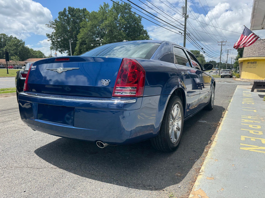 2010 Chrysler 300 Image 7