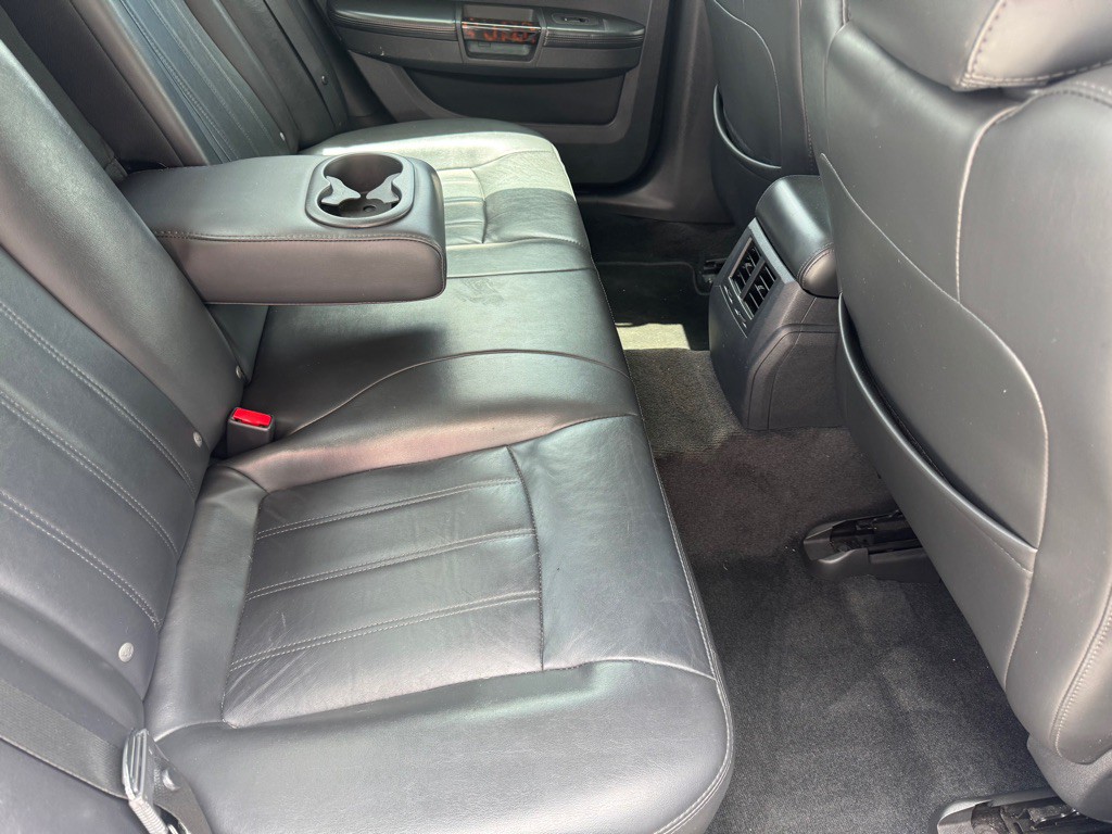2010 Chrysler 300 Image 10