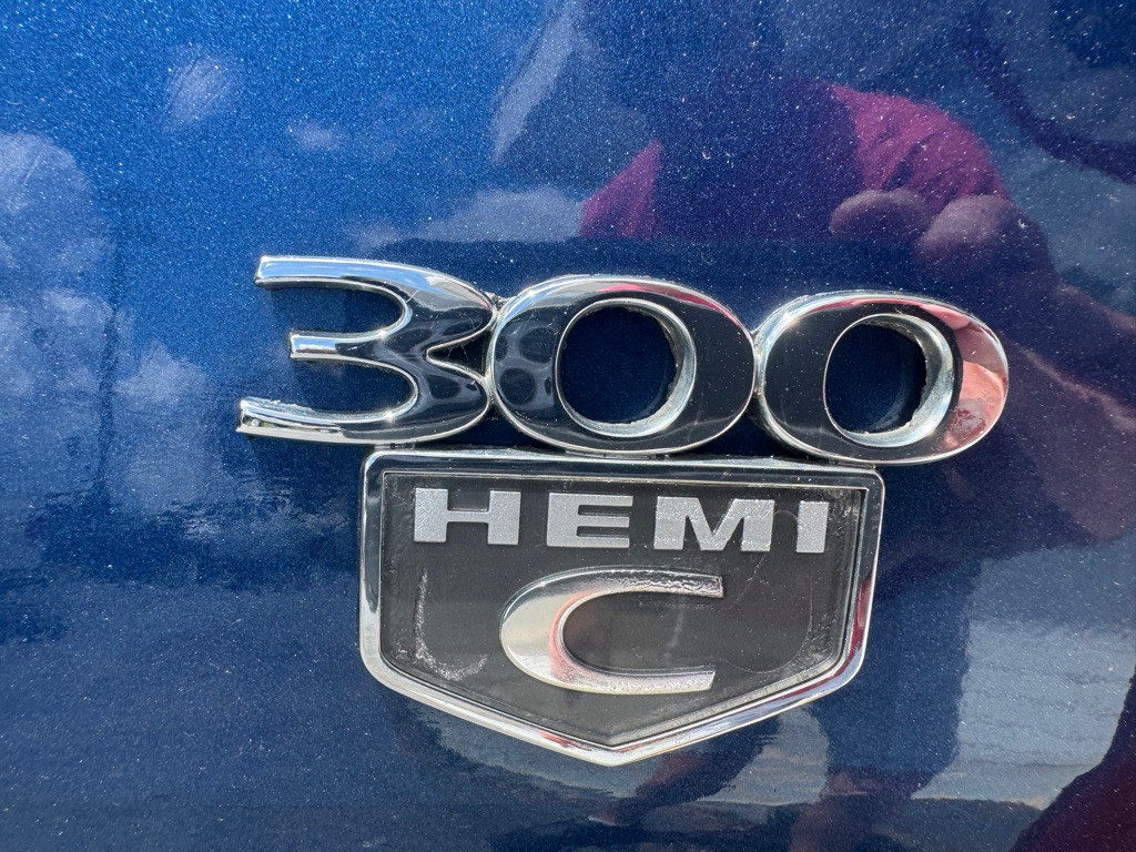 2010 Chrysler 300 Image 12