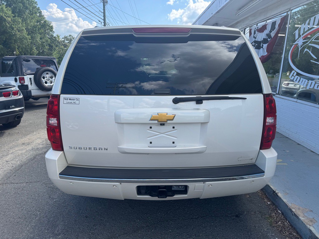 2014 Chevrolet Suburban Image 4