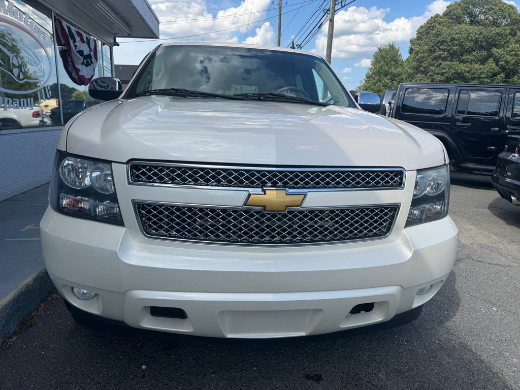 2014 Chevrolet Suburban Image 5