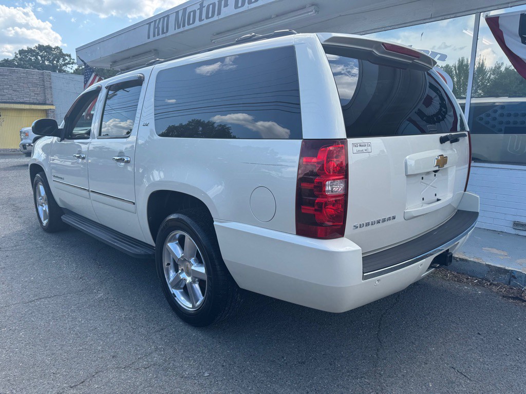 2014 Chevrolet Suburban Image 7