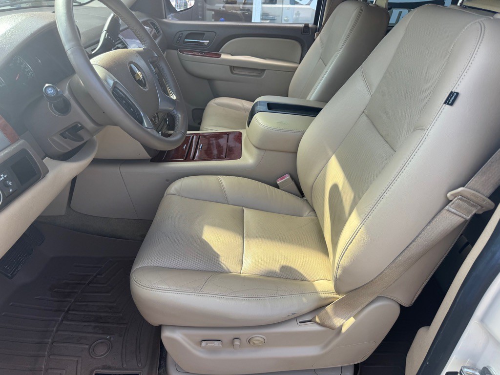 2014 Chevrolet Suburban Image 8