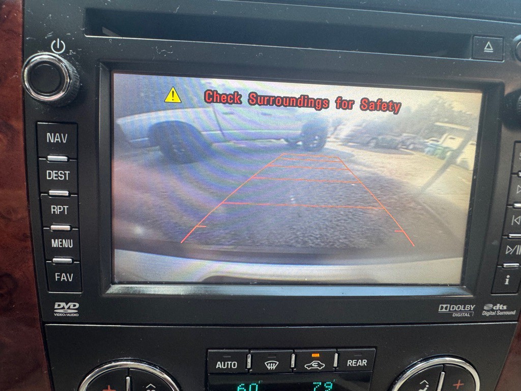 2014 Chevrolet Suburban Image 16